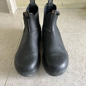 Blundstone Black Leather Chelsea Boots